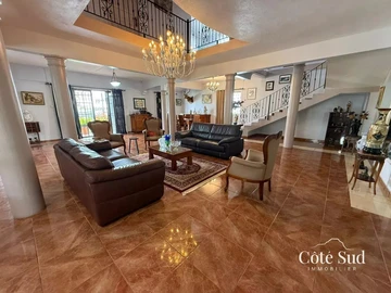 6 Bedroom House