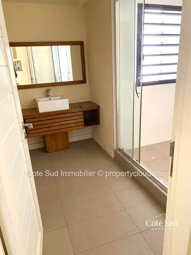 À vendre - Charmant appartement avec piscine au cœur de Trou aux Biches.