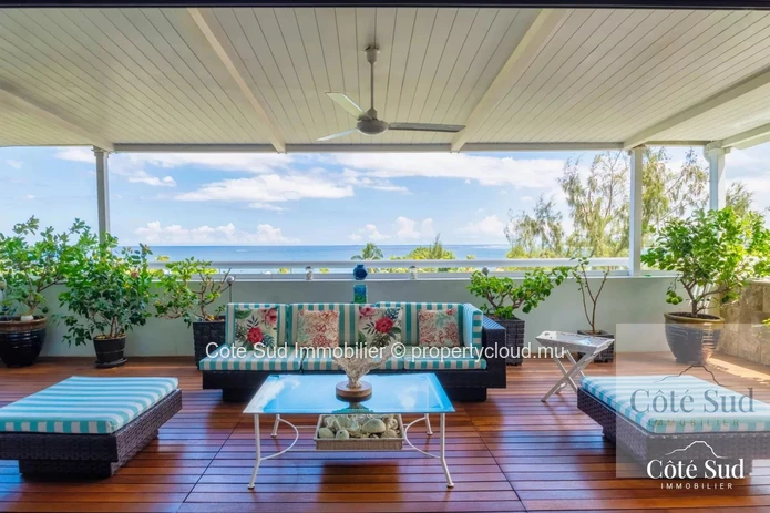 À vendre : penthouse 2/3 chambres avec vue sur mer à Tamarin