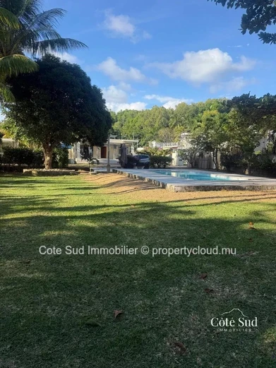 For rent – Magnificent spacious house with pool
