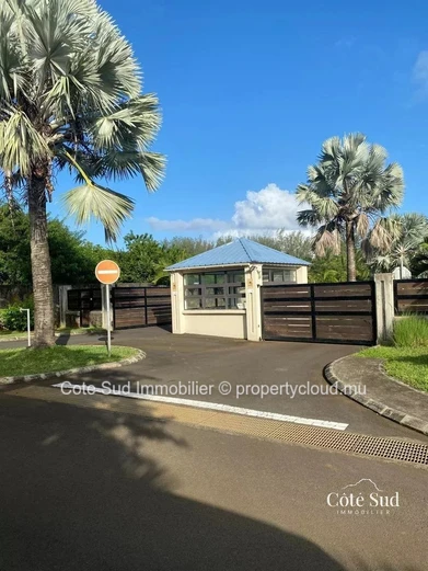 À VENDRE / À LOUER- – Superbe Villa dans Morcellement Gated
