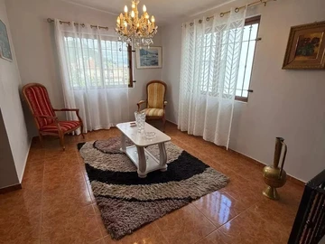 6 Bedroom House
