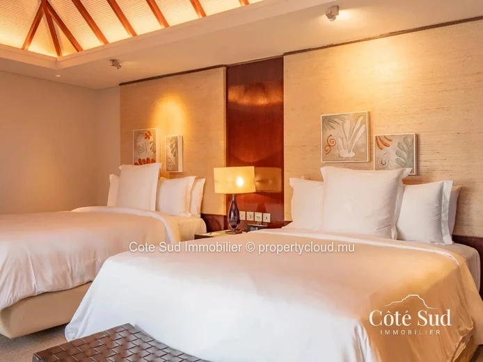 Elegant luxury villa in Beau Champ