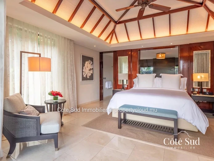 Elegant luxury villa in Beau Champ