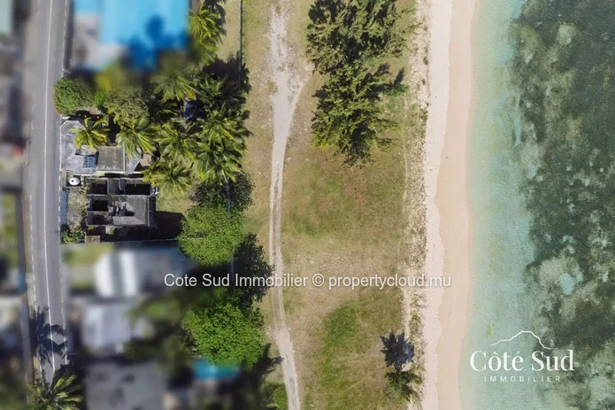 À VENDRE – 2 Bungalows pieds dans l'eau à Surinam
