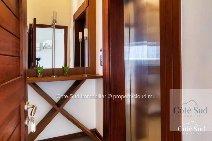 À vendre : penthouse 2/3 chambres avec vue sur mer à Tamarin