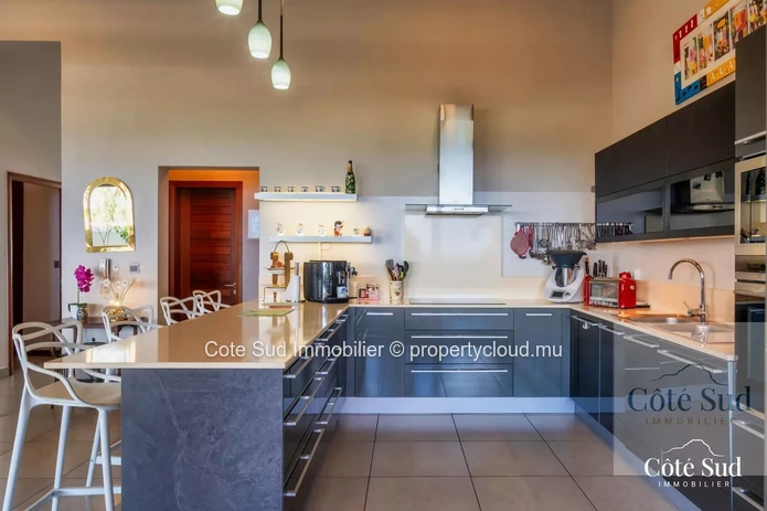 À vendre : penthouse 2/3 chambres avec vue sur mer à Tamarin