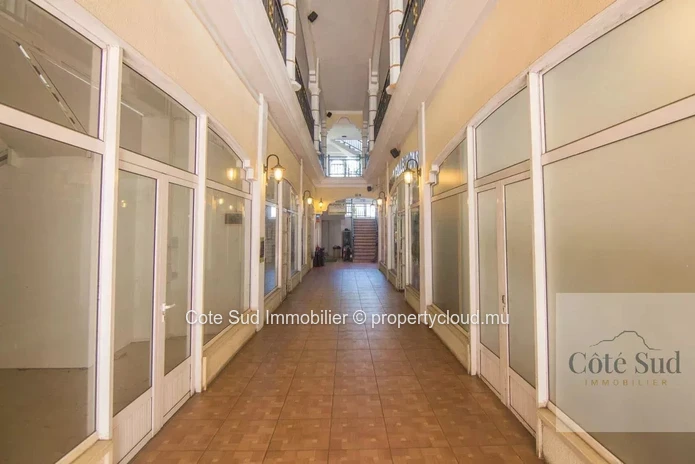 Commercial premises - 185.80 m2