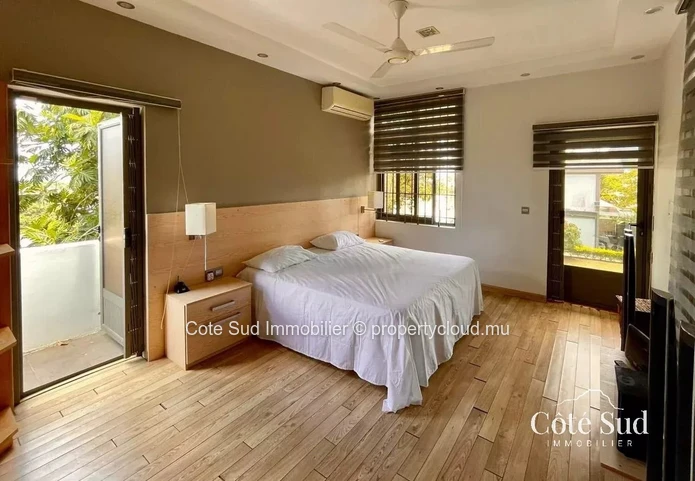 Maison moderne meublée et équipée à vendre à Roche Brunes