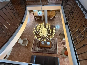 6 Bedroom House