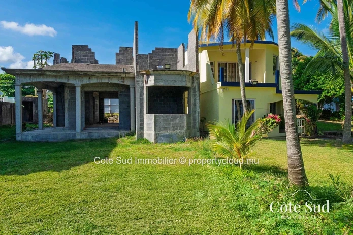 À VENDRE – 2 Bungalows pieds dans l'eau à Surinam