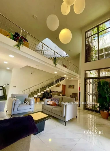 Maison moderne meublée et équipée à vendre à Roche Brunes