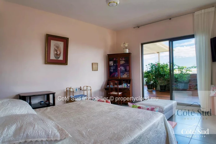 À vendre : penthouse 2/3 chambres avec vue sur mer à Tamarin