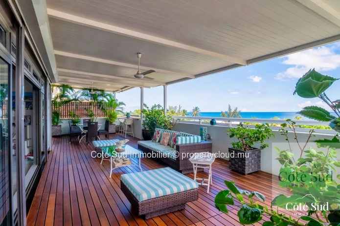 À vendre : penthouse 2/3 chambres avec vue sur mer à Tamarin