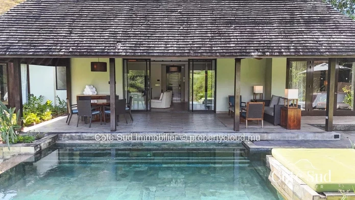 Elegant luxury villa in Beau Champ
