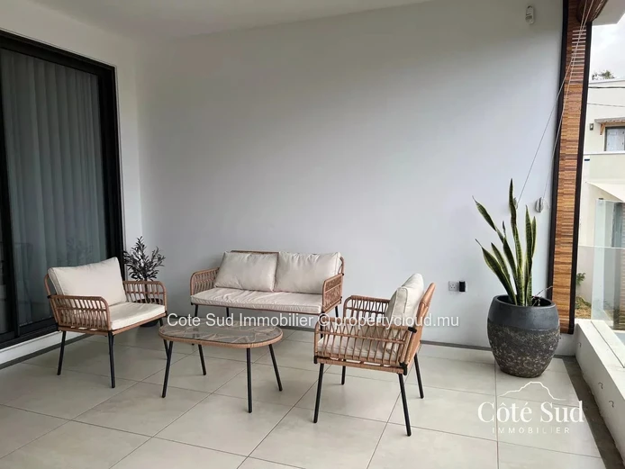Modern and Luxurious 3-Bedroom Apartment for Rent in Albion