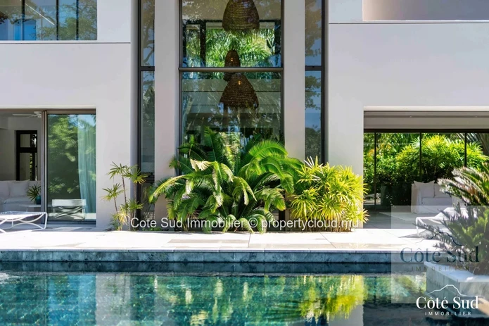 À vendre - Prestigieuse Villa d'Architecte à Anahita