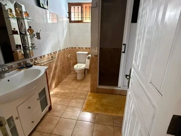 6 Bedroom House