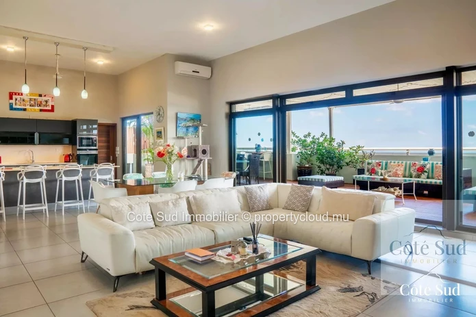À vendre : penthouse 2/3 chambres avec vue sur mer à Tamarin