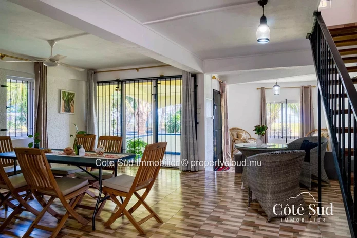 À VENDRE – 2 Bungalows pieds dans l'eau à Surinam