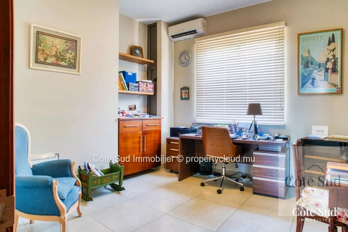 À vendre : penthouse 2/3 chambres avec vue sur mer à Tamarin