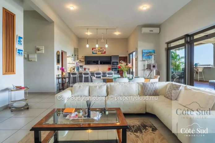 À vendre : penthouse 2/3 chambres avec vue sur mer à Tamarin