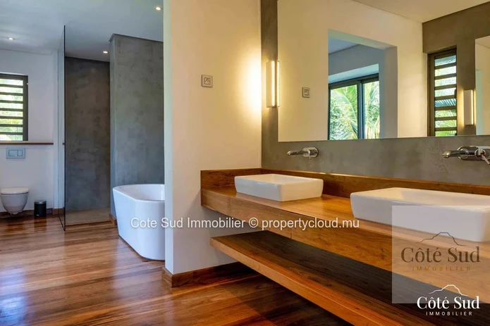 À vendre - Prestigieuse Villa d'Architecte à Anahita
