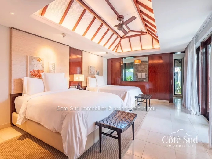 Elegant luxury villa in Beau Champ