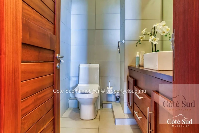 À vendre : penthouse 2/3 chambres avec vue sur mer à Tamarin